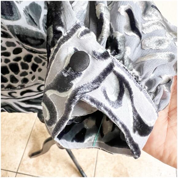 Hale Bob Burnout Velvet Tunic Dolman Sleeve Black Size Small V-Neck Animal Print - Picture 12 of 15